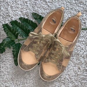 Nurture by Lamaze  Watsonn Leather Gold Metallic Sneakers Size 9